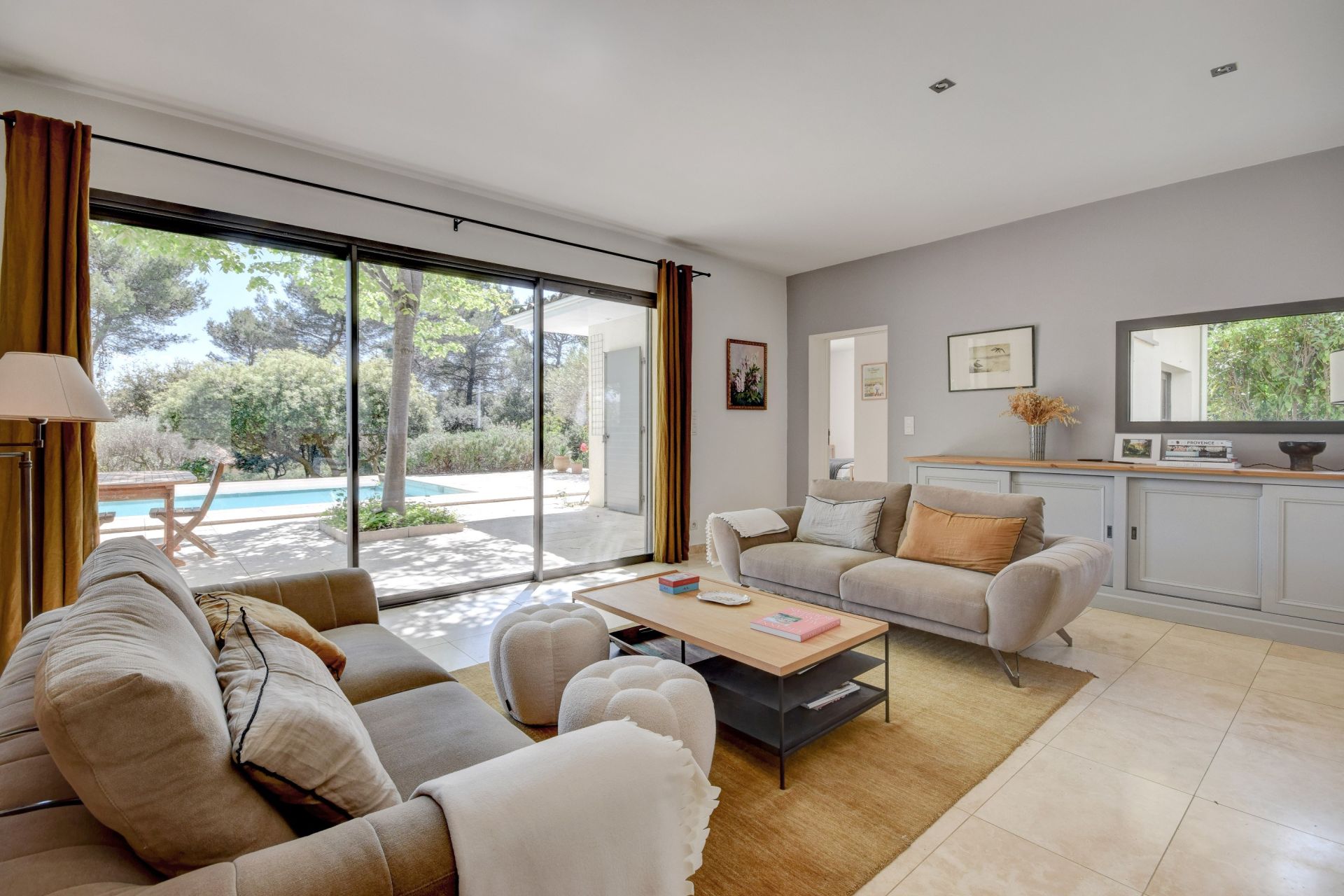 house 8 Rooms for sale on AIX EN PROVENCE (13100)
