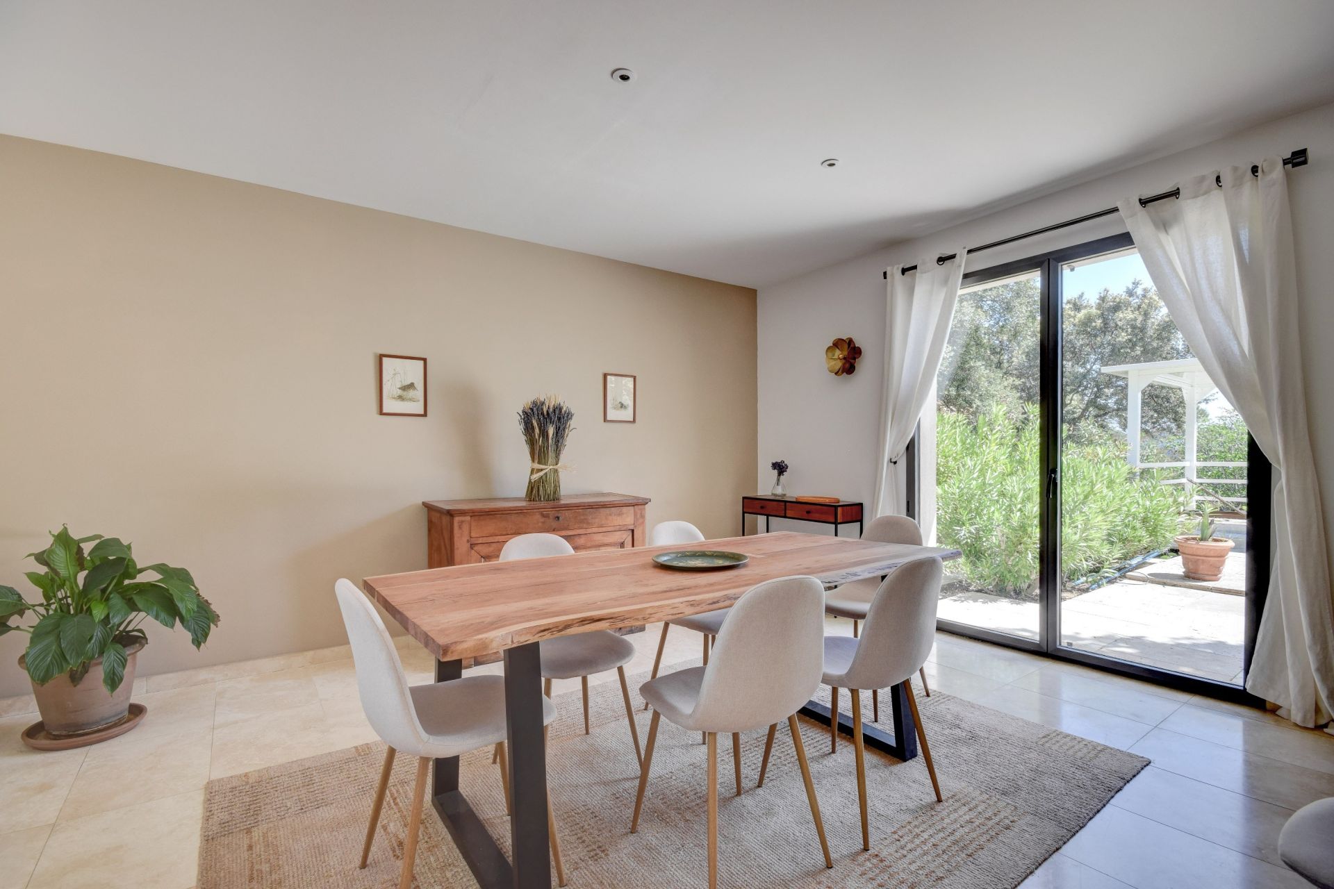 house 8 Rooms for sale on AIX EN PROVENCE (13100)