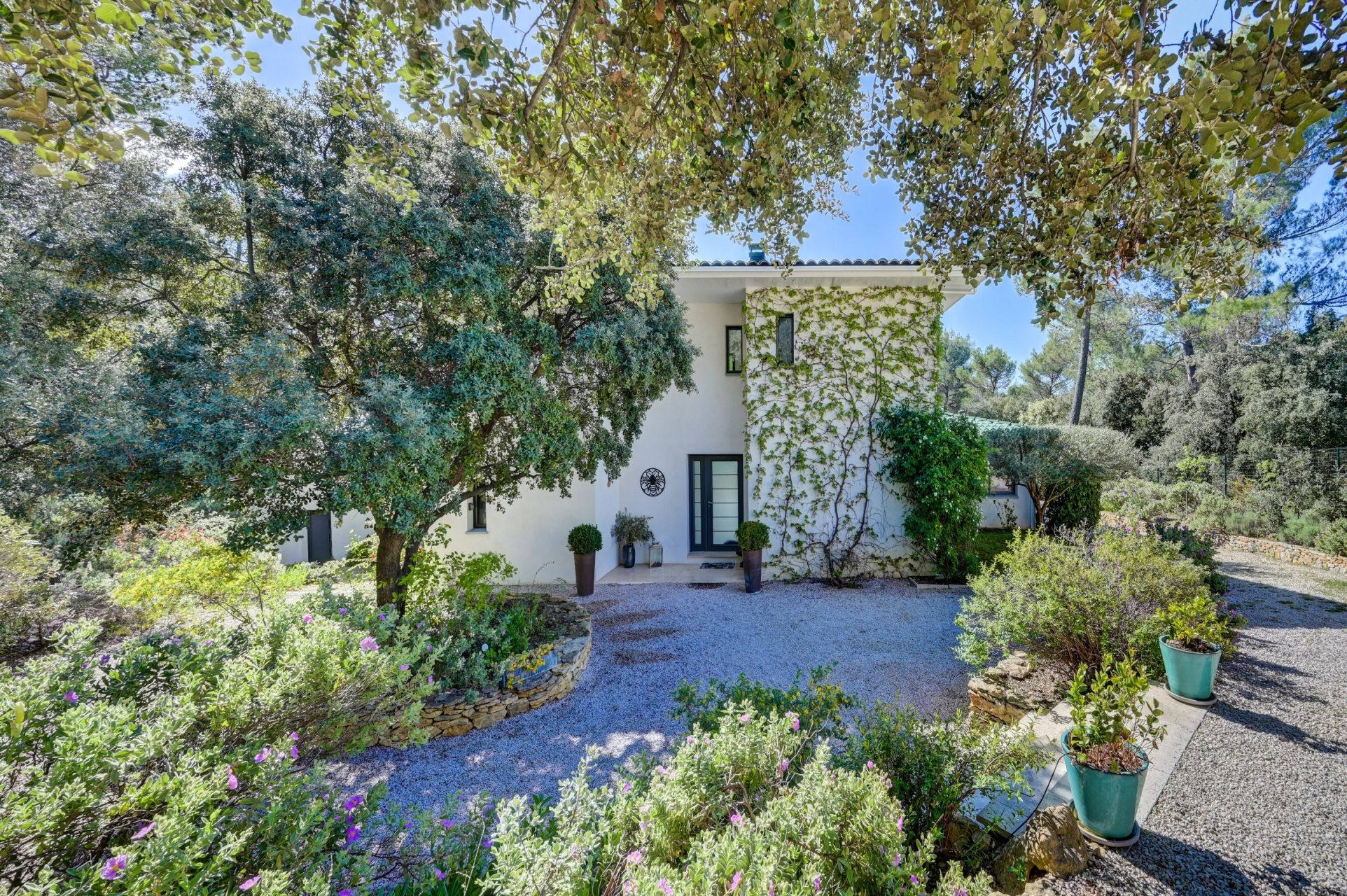 house 8 Rooms for sale on AIX EN PROVENCE (13100)