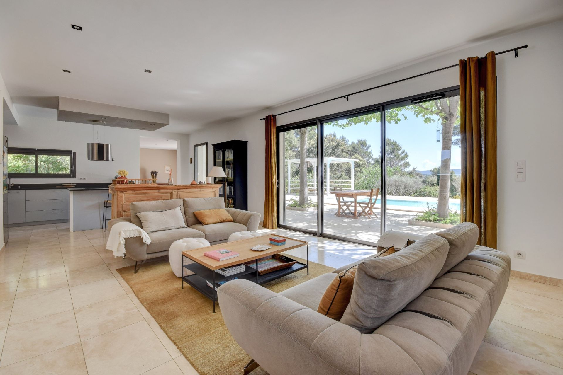 house 8 Rooms for sale on AIX EN PROVENCE (13100)
