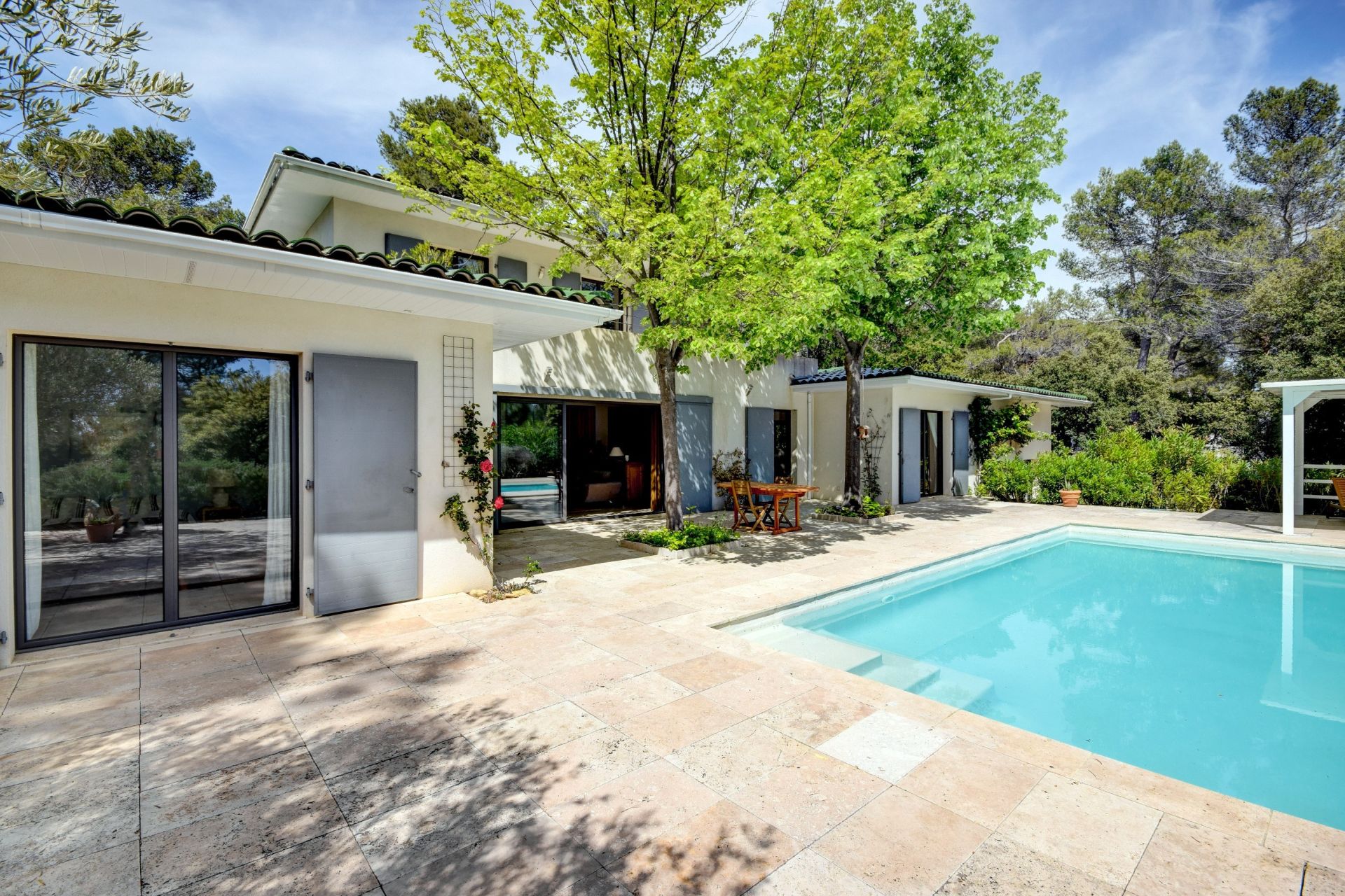 house 8 Rooms for sale on AIX EN PROVENCE (13100)