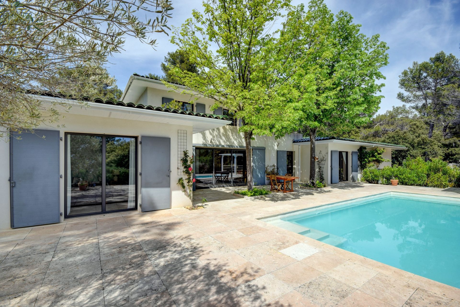 house 8 Rooms for sale on AIX EN PROVENCE (13100)
