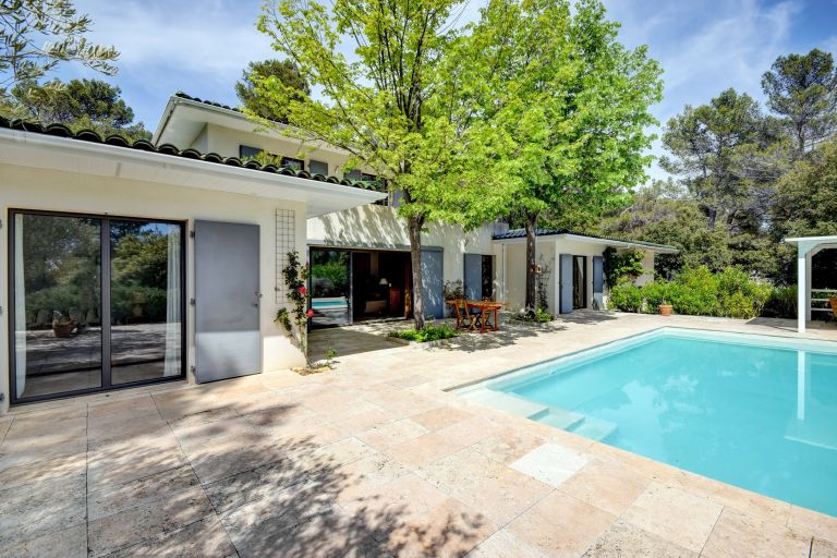 house 8 Rooms for sale on AIX EN PROVENCE (13100)
