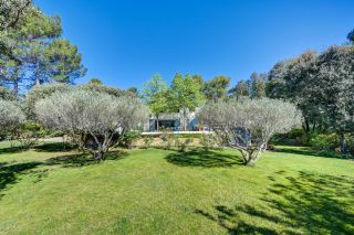 house 8 Rooms for sale on AIX EN PROVENCE (13100)