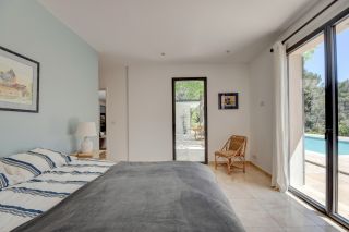 house 8 Rooms for sale on AIX EN PROVENCE (13100)