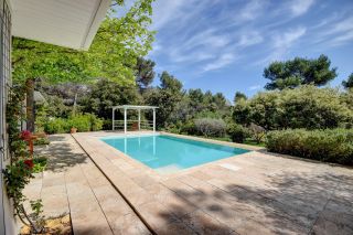 house 8 Rooms for sale on AIX EN PROVENCE (13100)