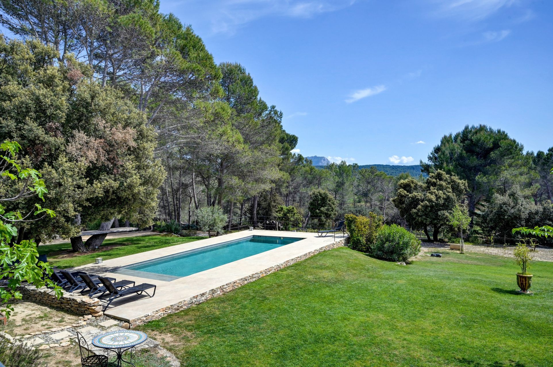 house 10 Rooms for sale on VENELLES (13770)