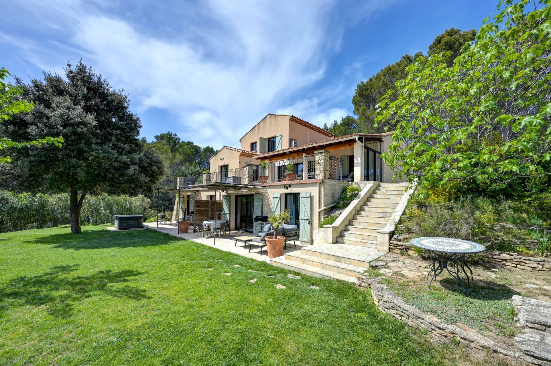maison 10 Pièces en vente sur VENELLES (13770)
