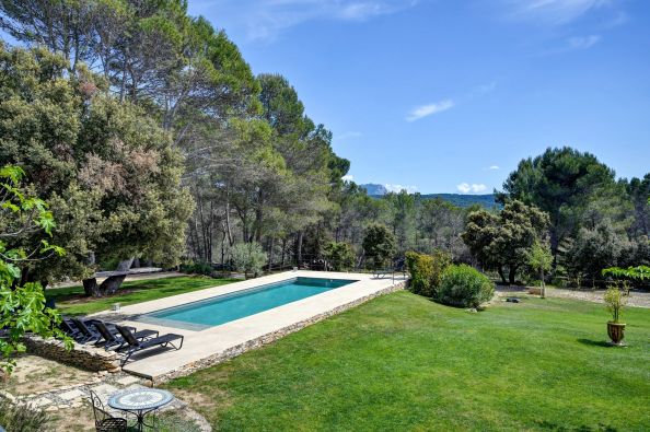 Sale House Venelles 10&nbsp;Rooms 300&nbsp;m²