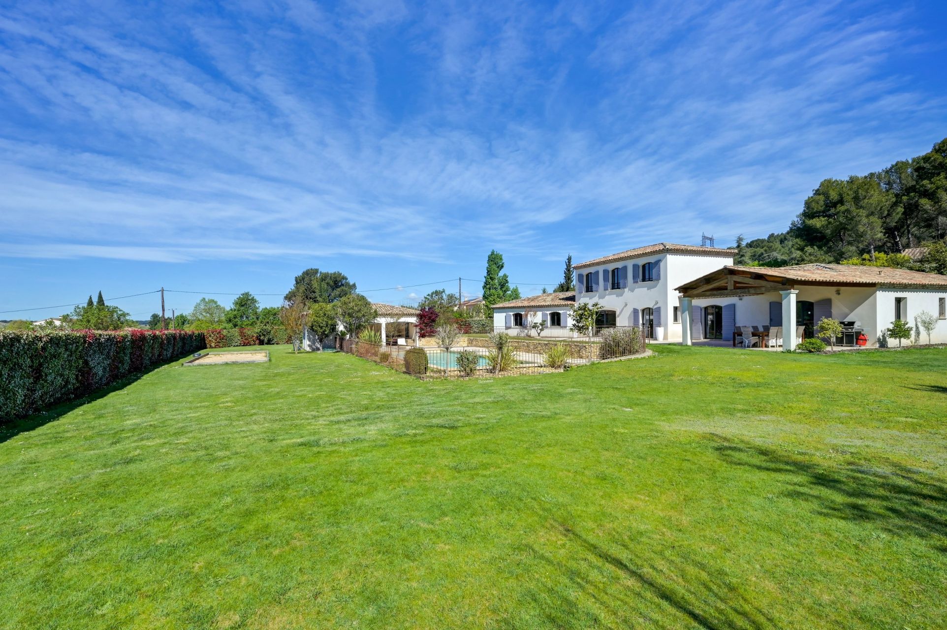 villa 6 Rooms for sale on AIX EN PROVENCE (13100)