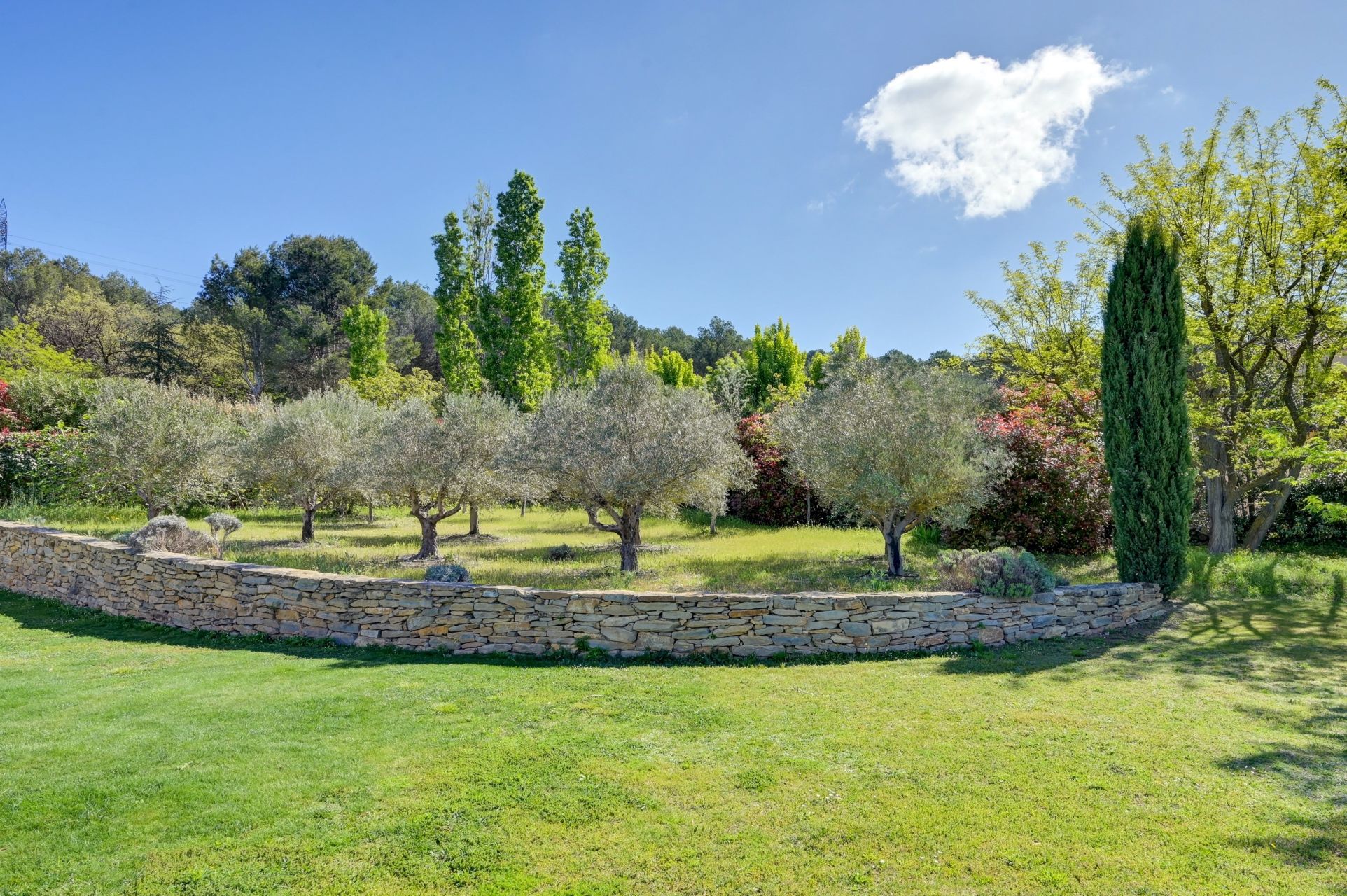 villa 6 Rooms for sale on AIX EN PROVENCE (13100)