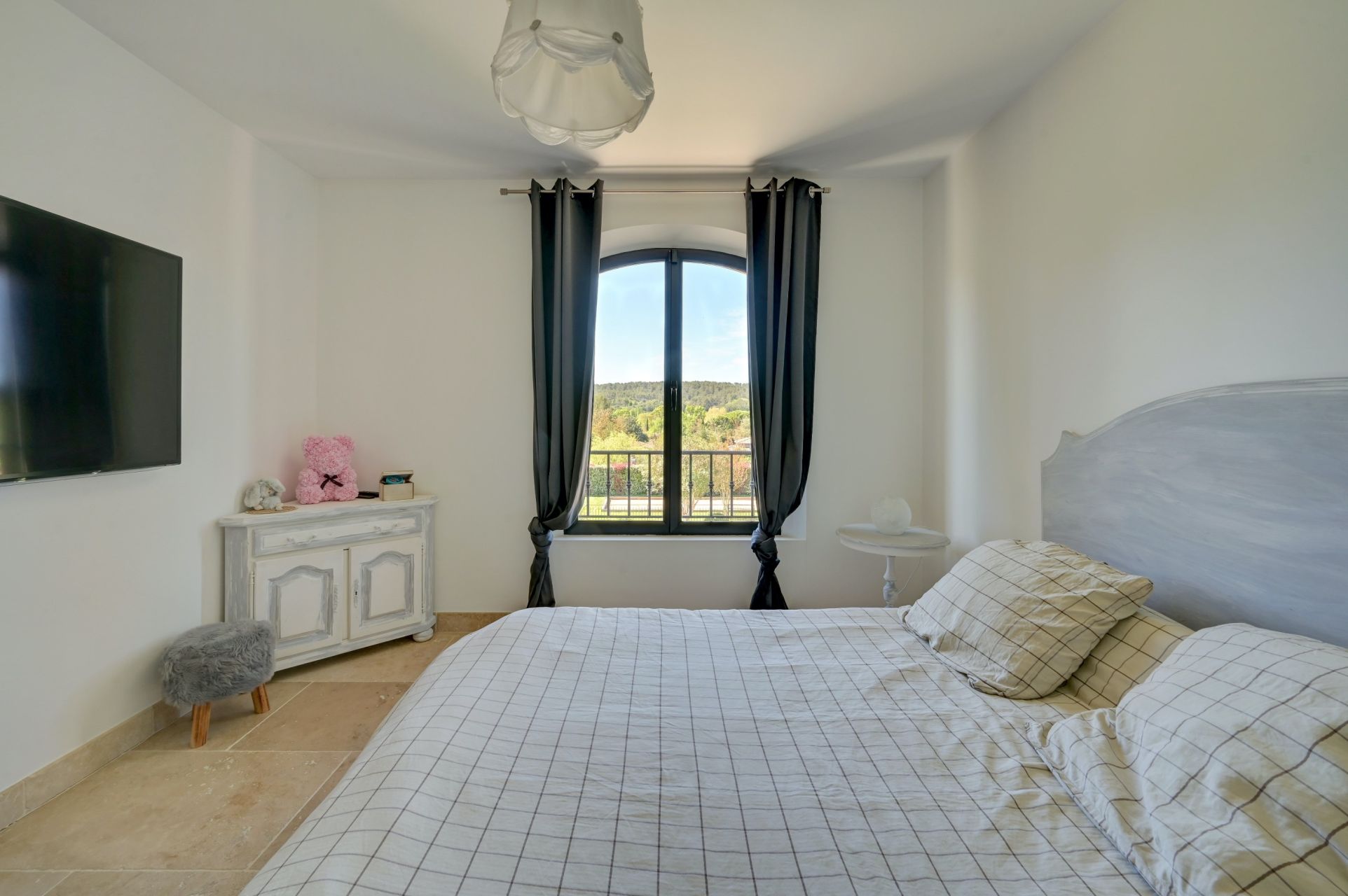 villa 6 Rooms for sale on AIX EN PROVENCE (13100)