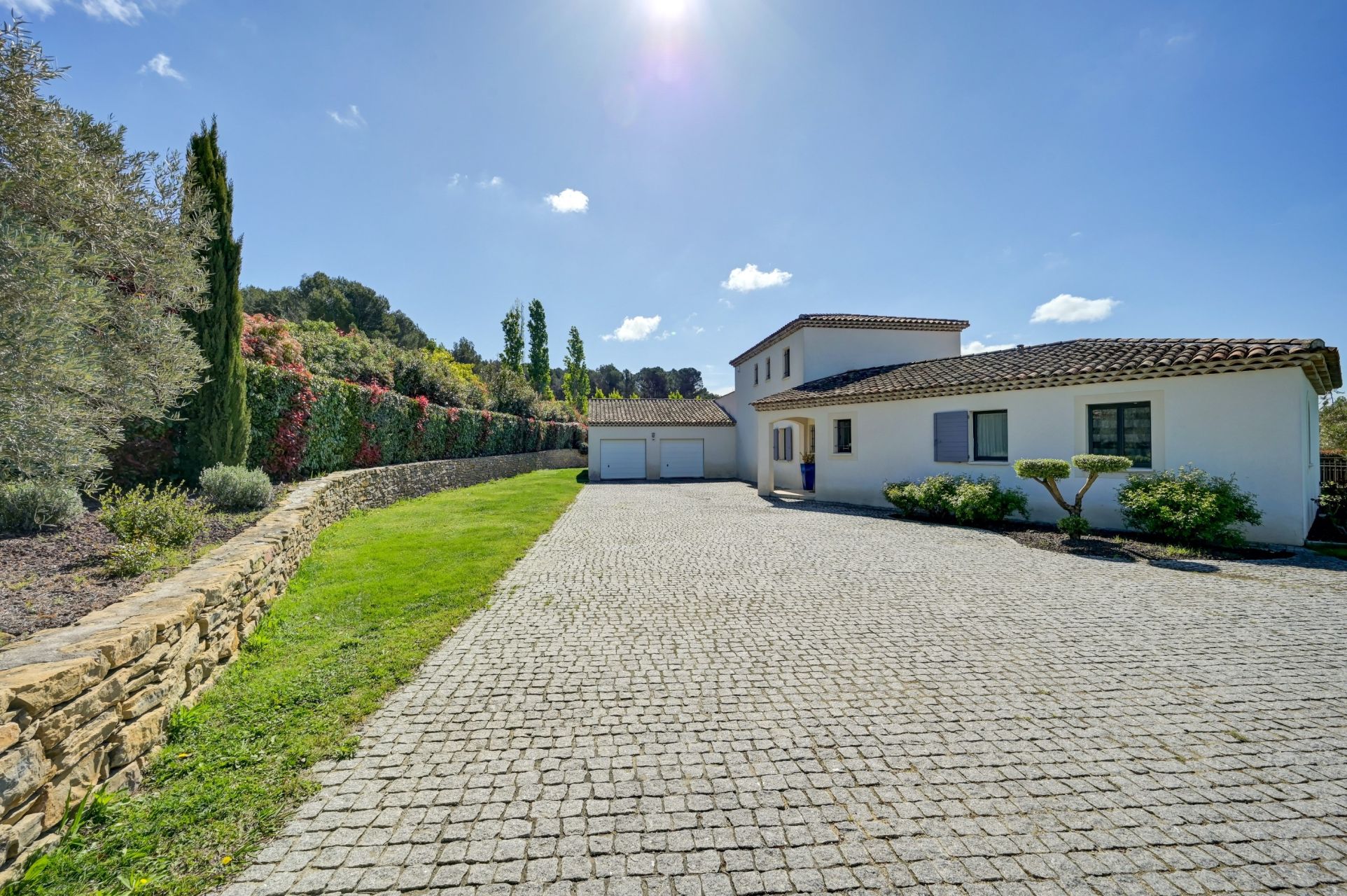 villa 6 Rooms for sale on AIX EN PROVENCE (13100)