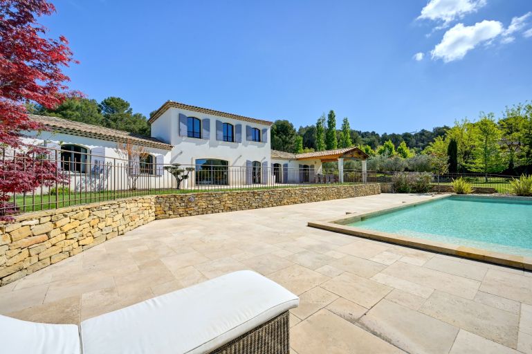 villa 6 Rooms for sale on AIX EN PROVENCE (13100)