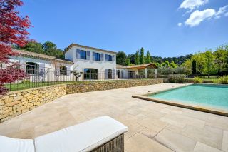 villa 6 Rooms for sale on AIX EN PROVENCE (13100)