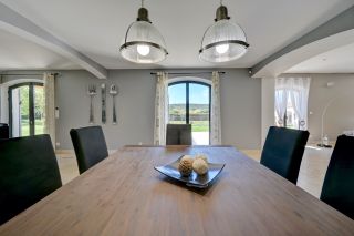 villa 6 Rooms for sale on AIX EN PROVENCE (13100)