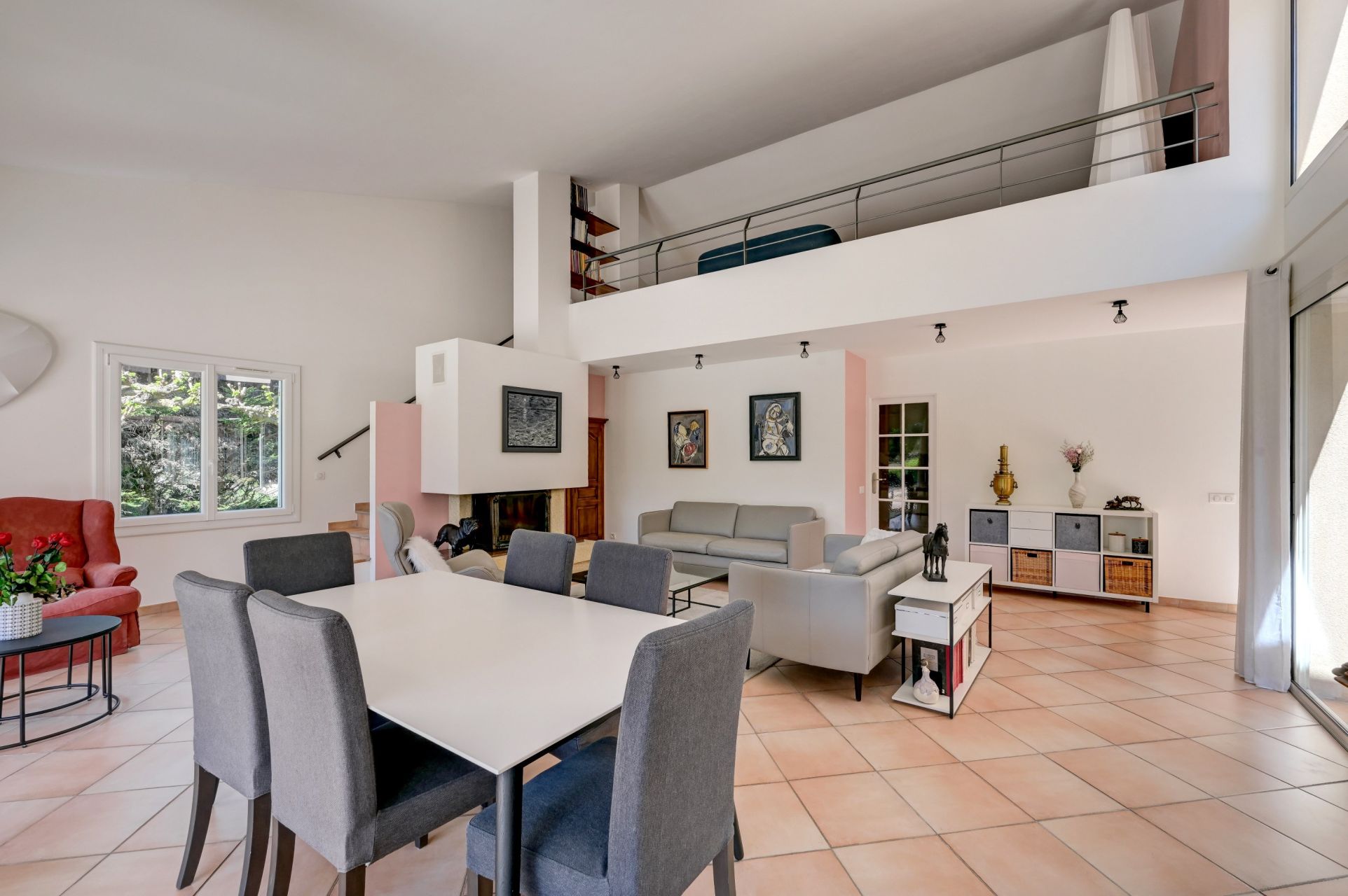 house 6 Rooms for sale on CABRIES (13480)