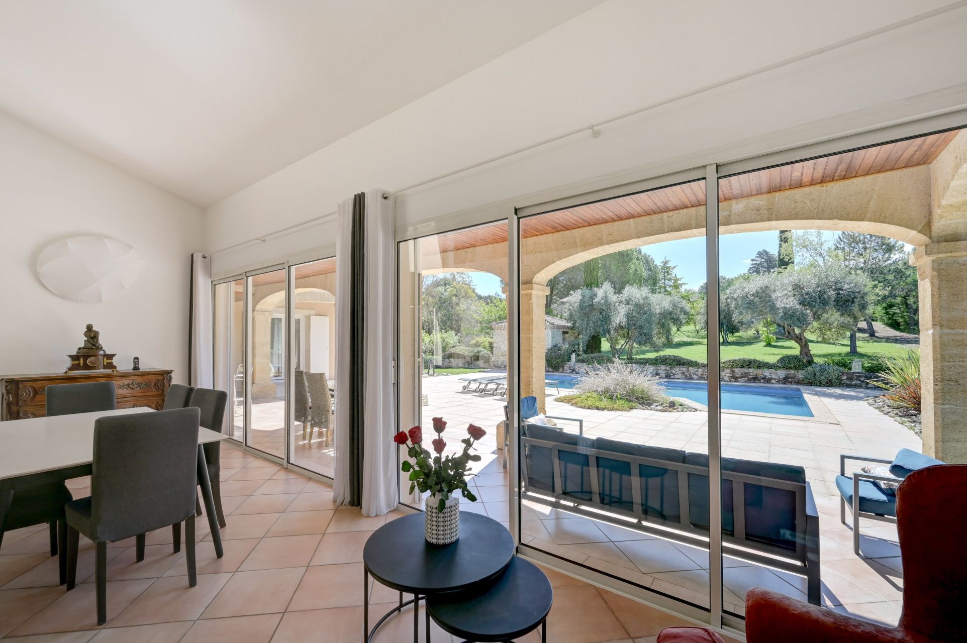 house 6 Rooms for sale on CABRIES (13480)