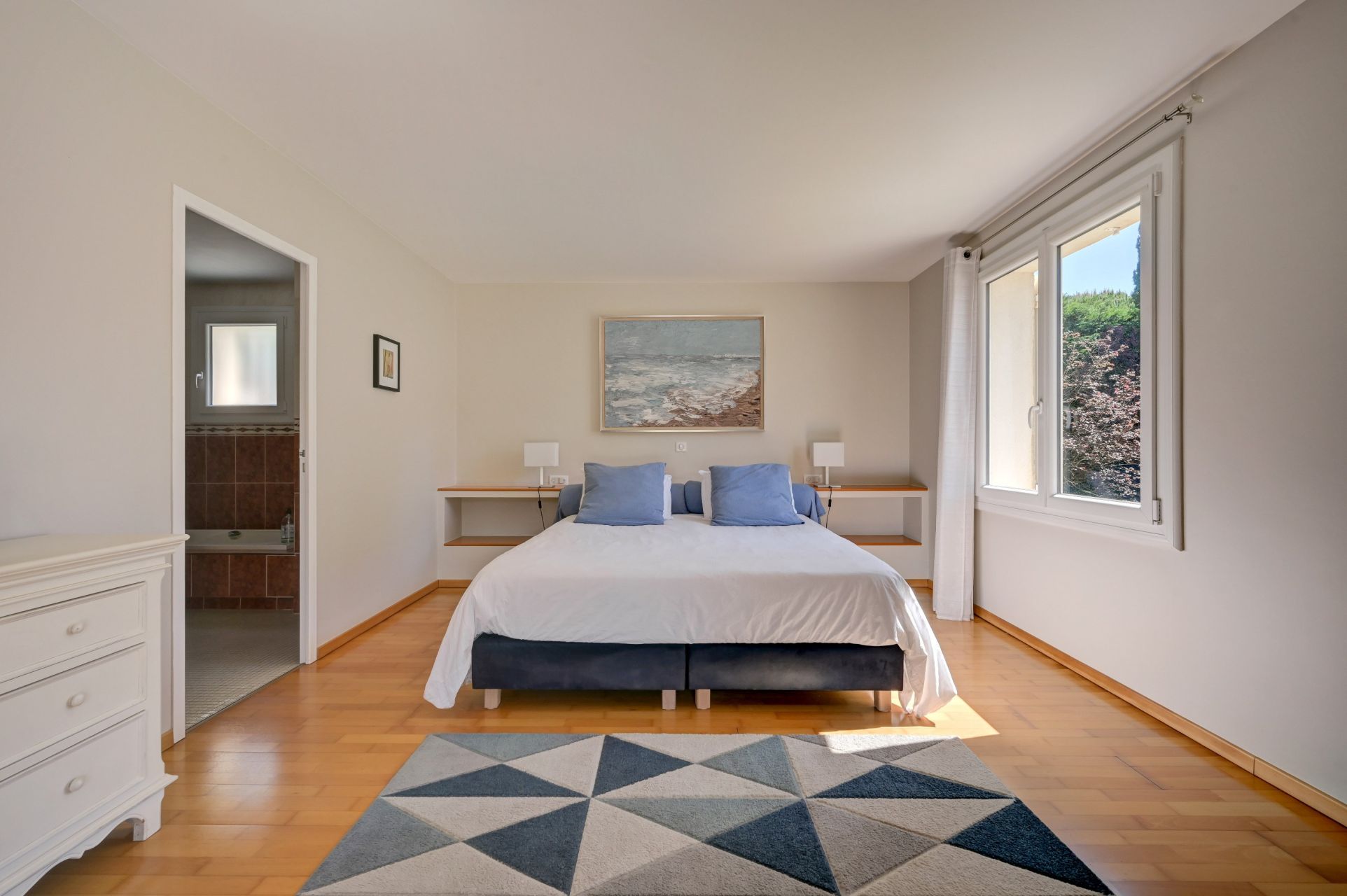 house 6 Rooms for sale on CABRIES (13480)