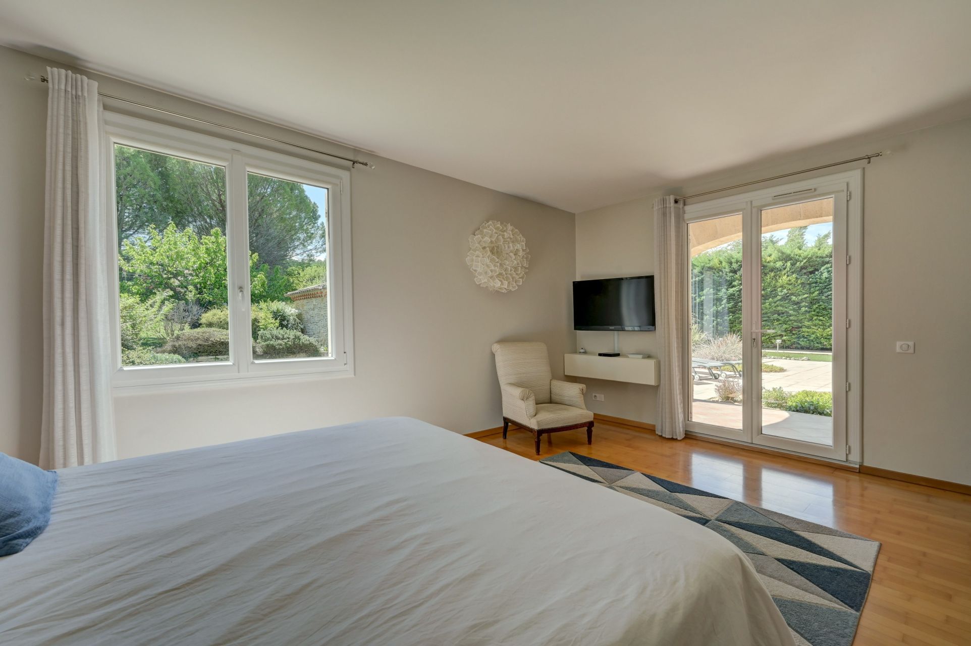 house 6 Rooms for sale on CABRIES (13480)