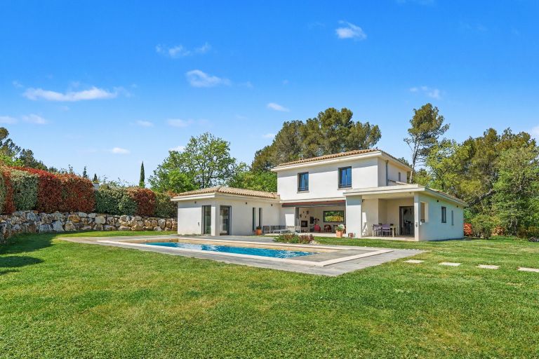 house 5 Rooms for sale on PEYNIER (13790)