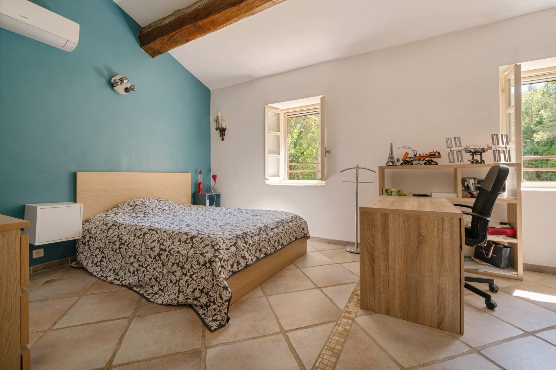 house 8 Rooms for sale on AIX EN PROVENCE (13100)