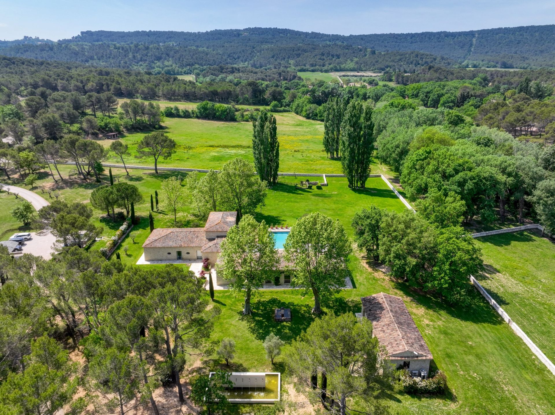 house 15 Rooms for sale on MEYRARGUES (13650)