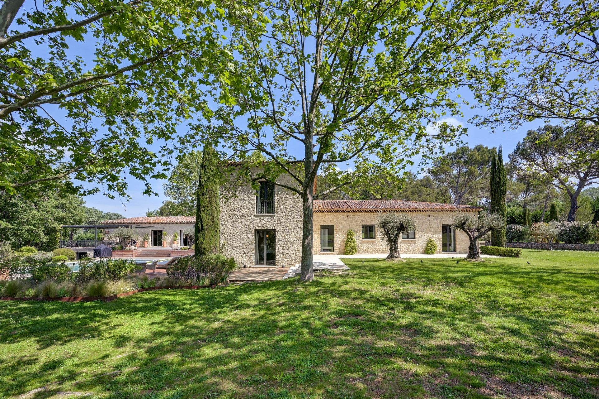 house 15 Rooms for sale on MEYRARGUES (13650)
