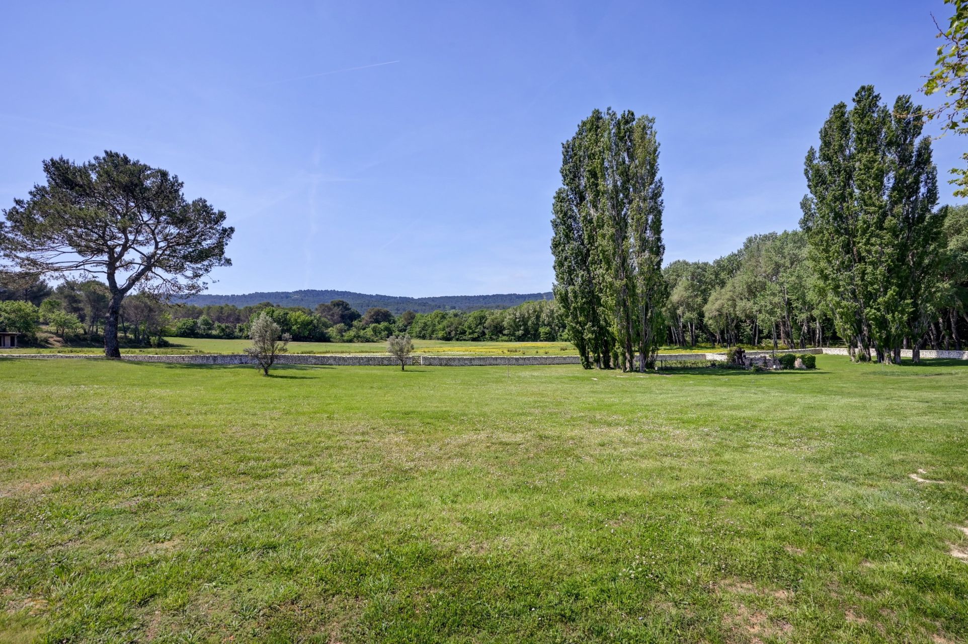 house 15 Rooms for sale on MEYRARGUES (13650)