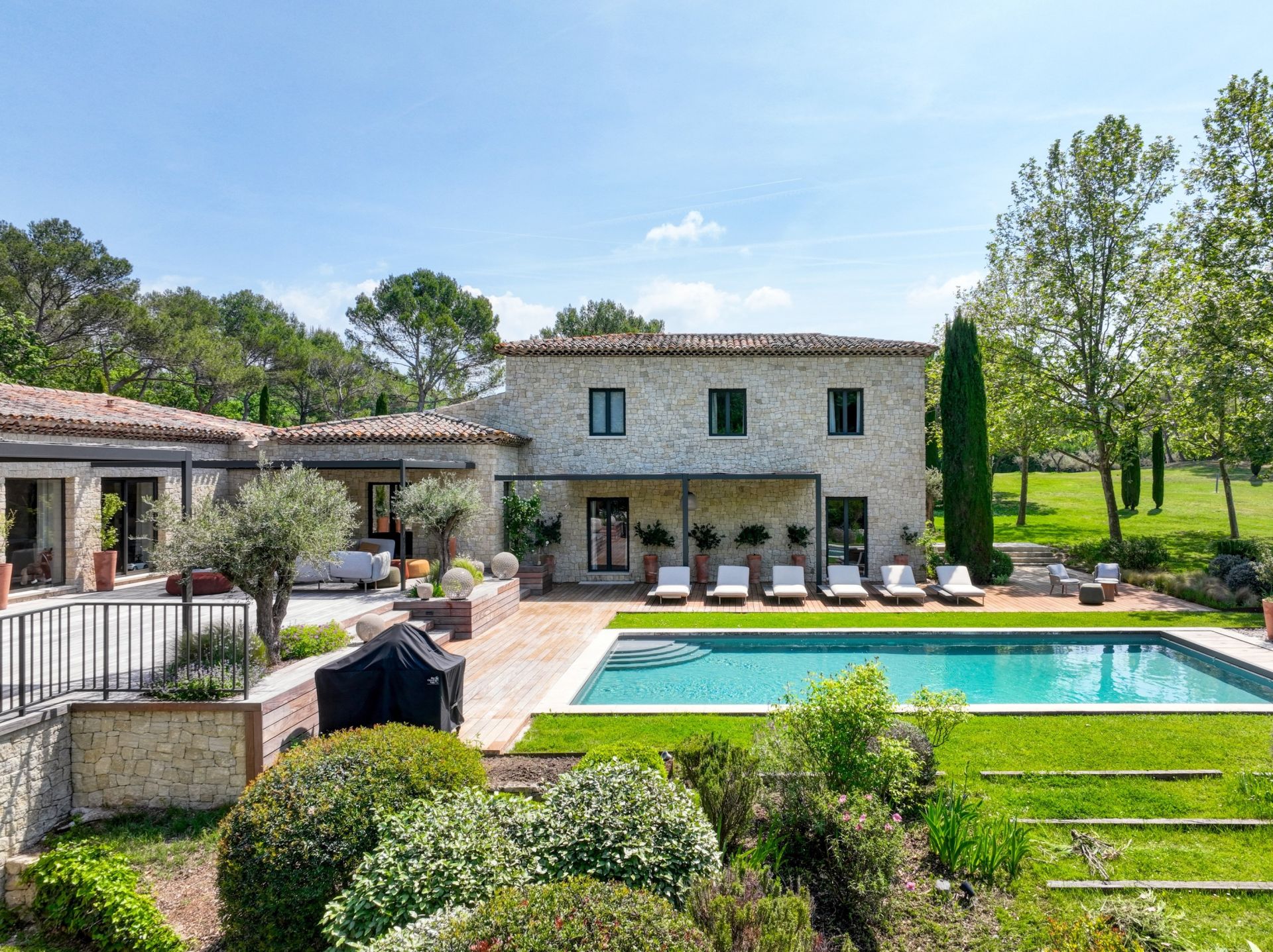 house 15 Rooms for sale on MEYRARGUES (13650)