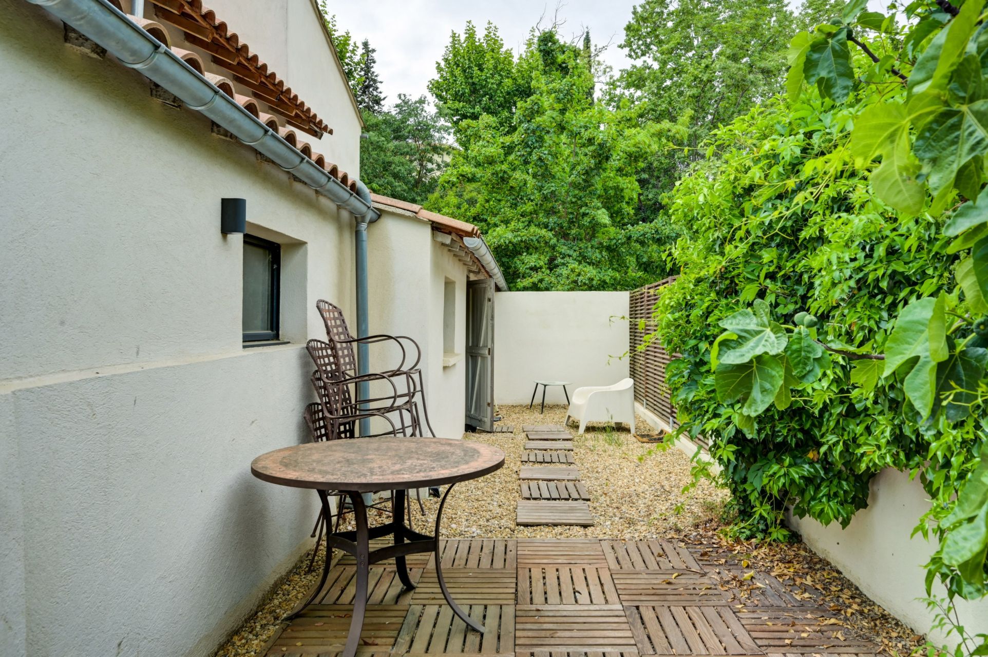 house 6 Rooms for sale on AIX EN PROVENCE (13100)