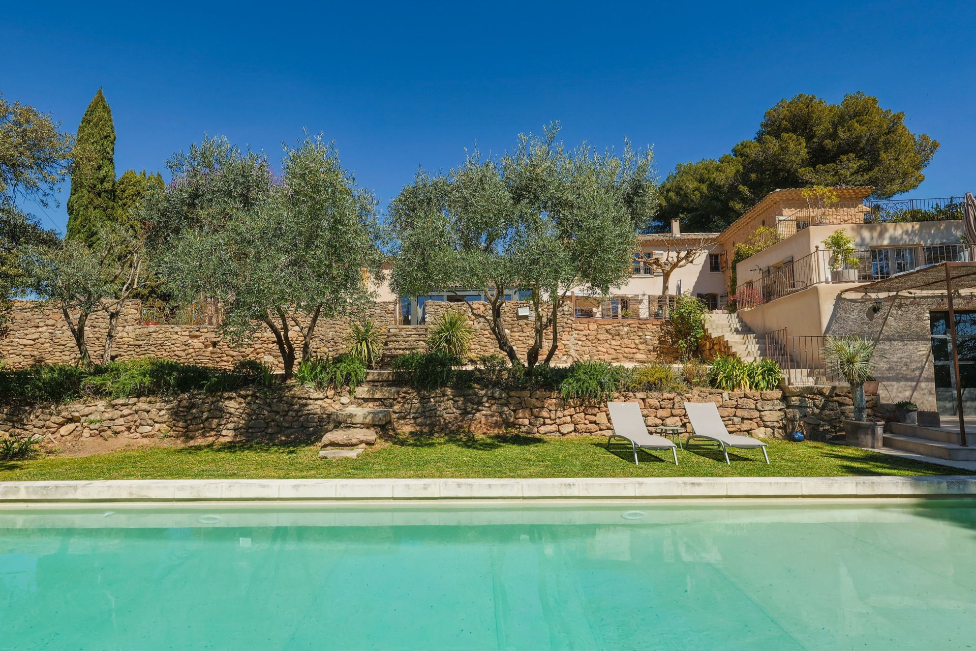house 9 Rooms for rent on AIX EN PROVENCE (13100)