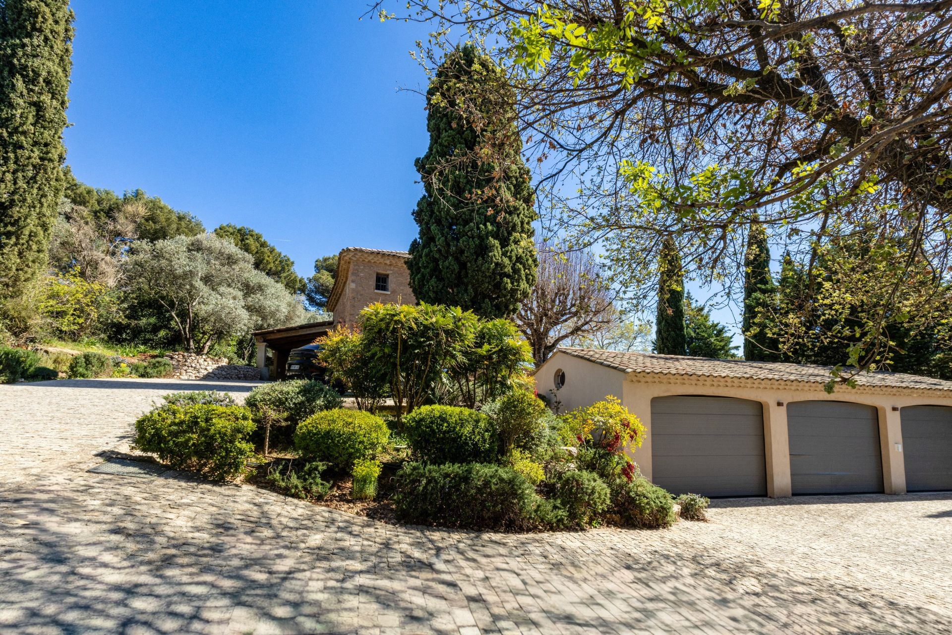 maison 9 Pièces en location sur AIX EN PROVENCE (13100)