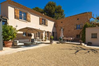maison 9 Pièces en location sur AIX EN PROVENCE (13100)