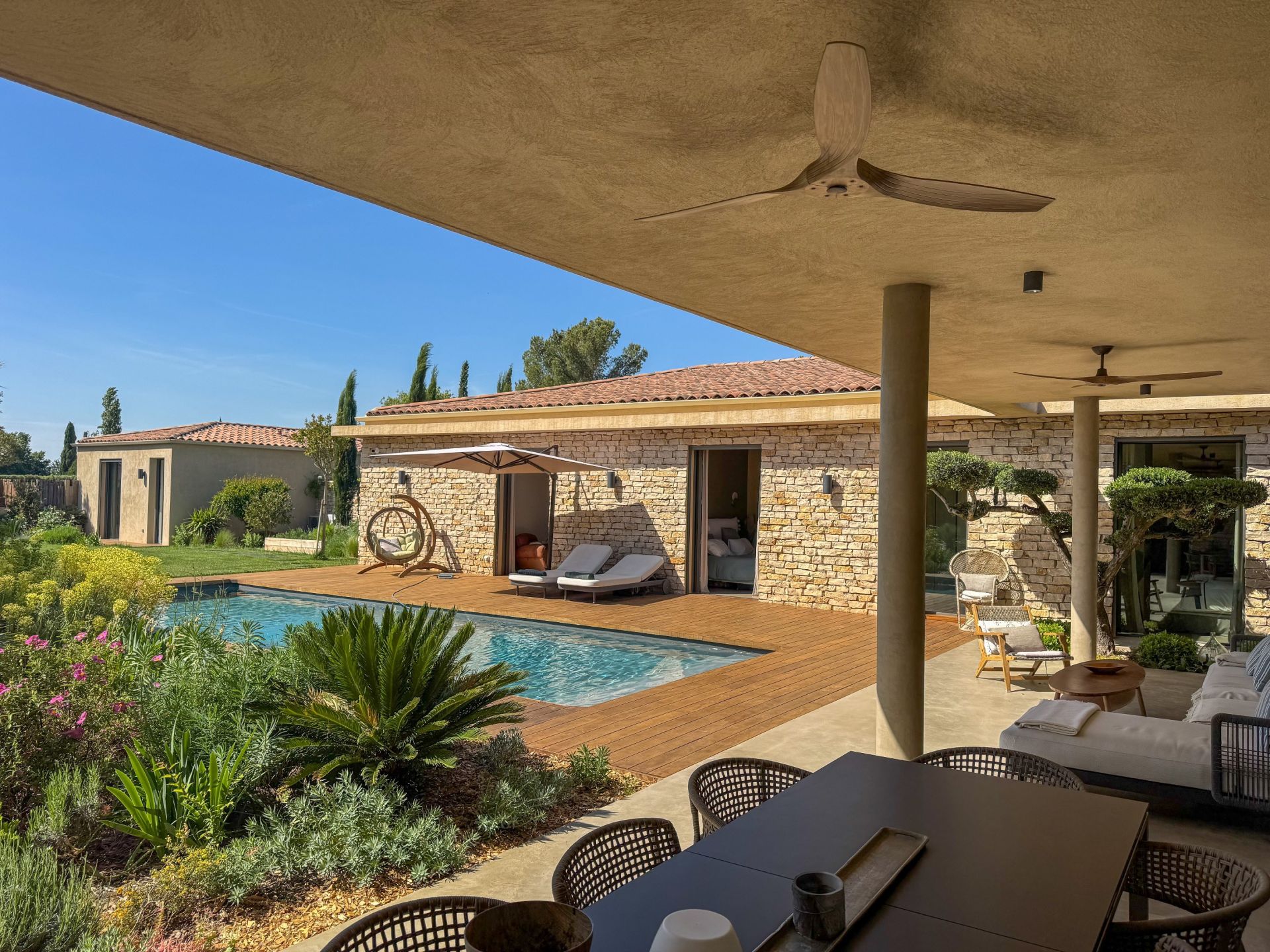 house 6 Rooms for sale on AIX EN PROVENCE (13100)