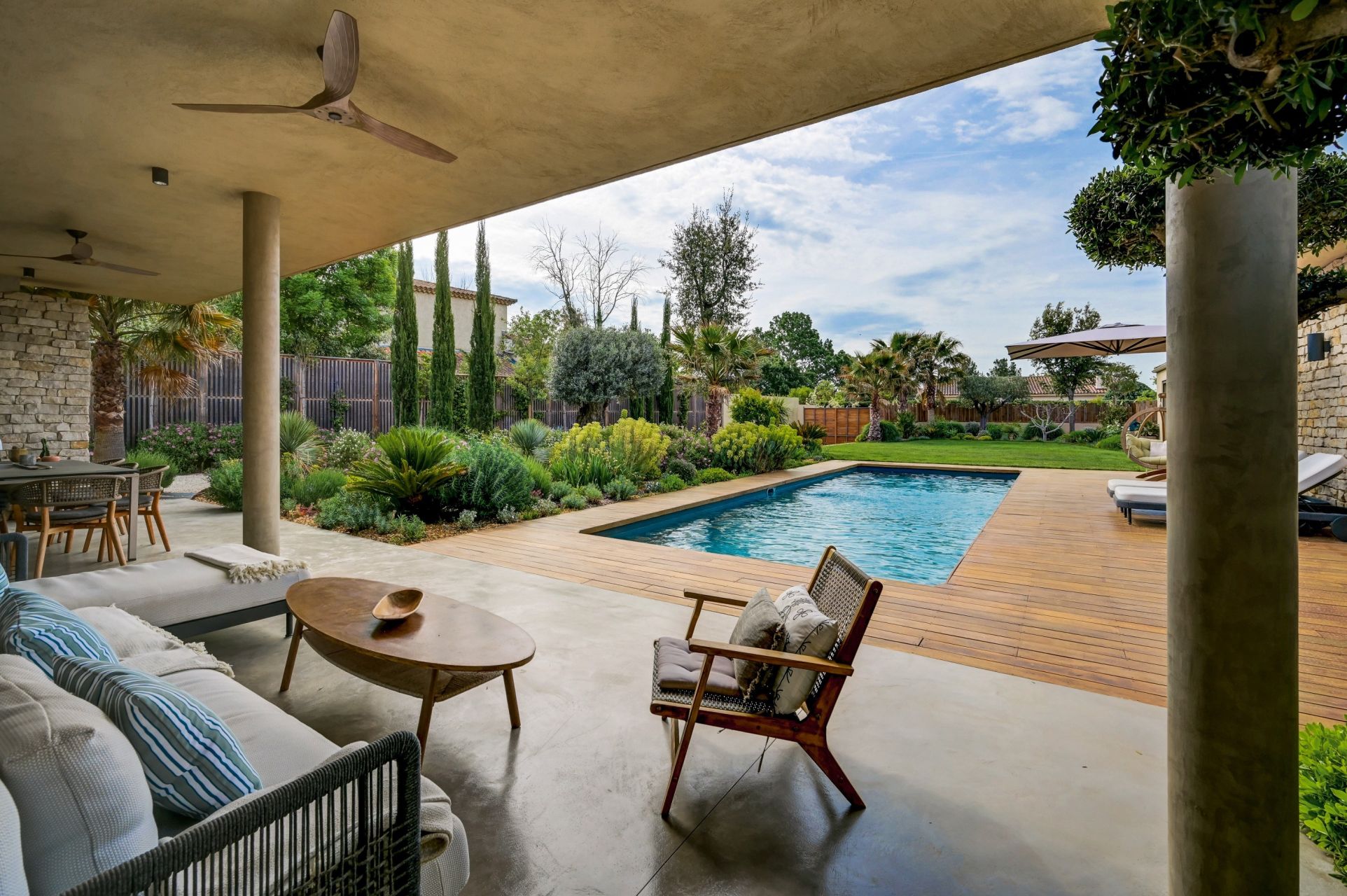 house 6 Rooms for sale on AIX EN PROVENCE (13100)