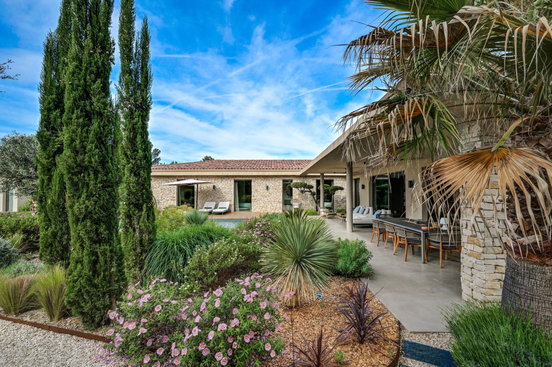 house 6 Rooms for sale on AIX EN PROVENCE (13100)