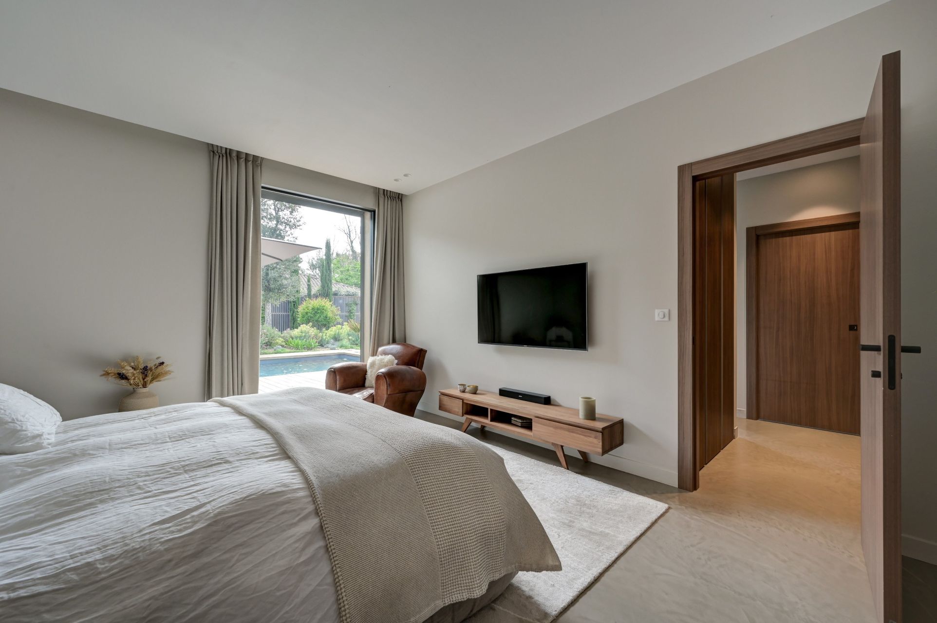 house 6 Rooms for sale on AIX EN PROVENCE (13100)