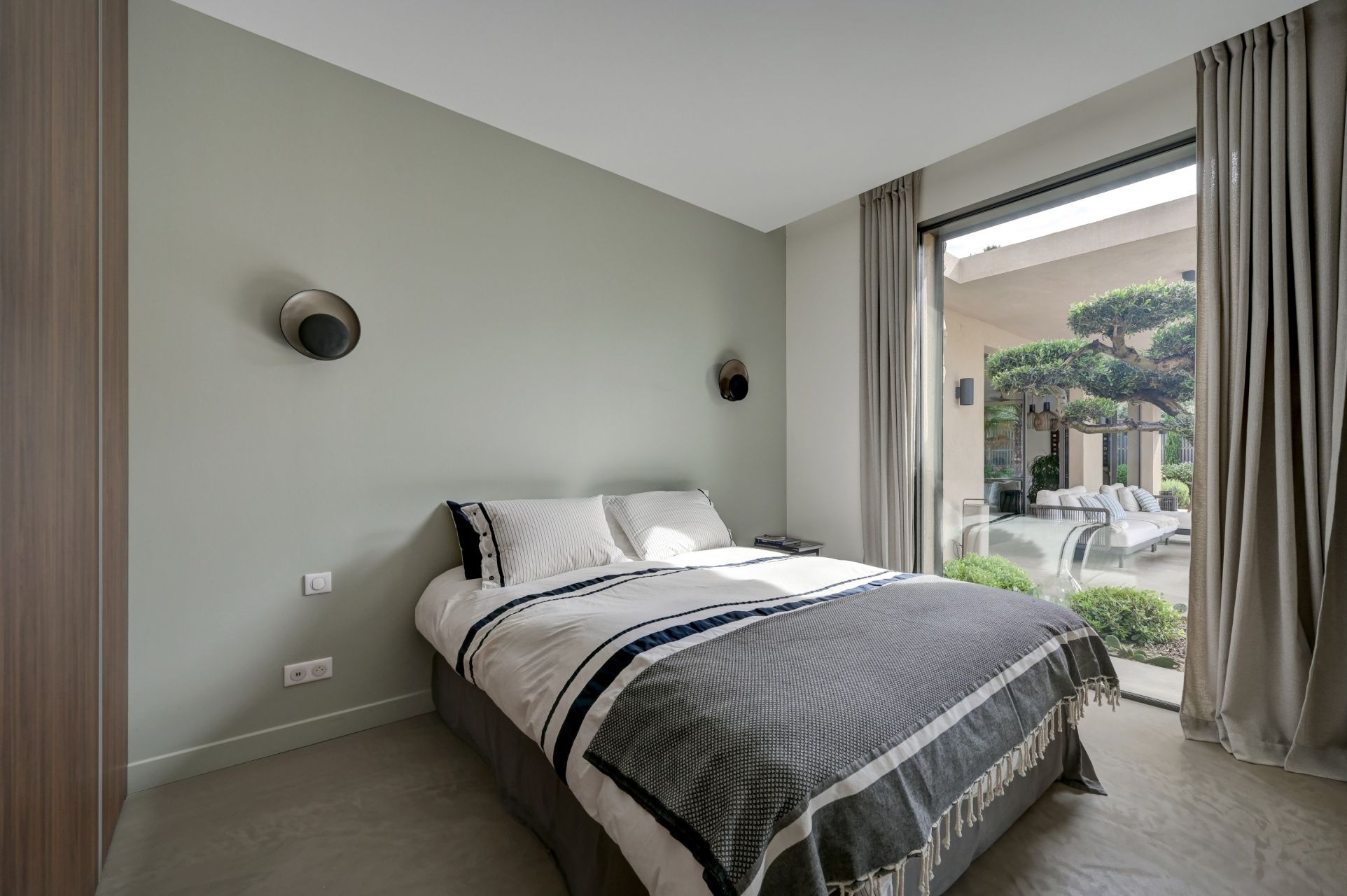 house 6 Rooms for sale on AIX EN PROVENCE (13100)
