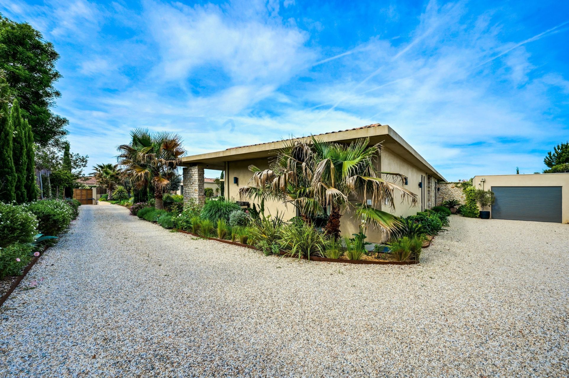 house 6 Rooms for sale on AIX EN PROVENCE (13100)