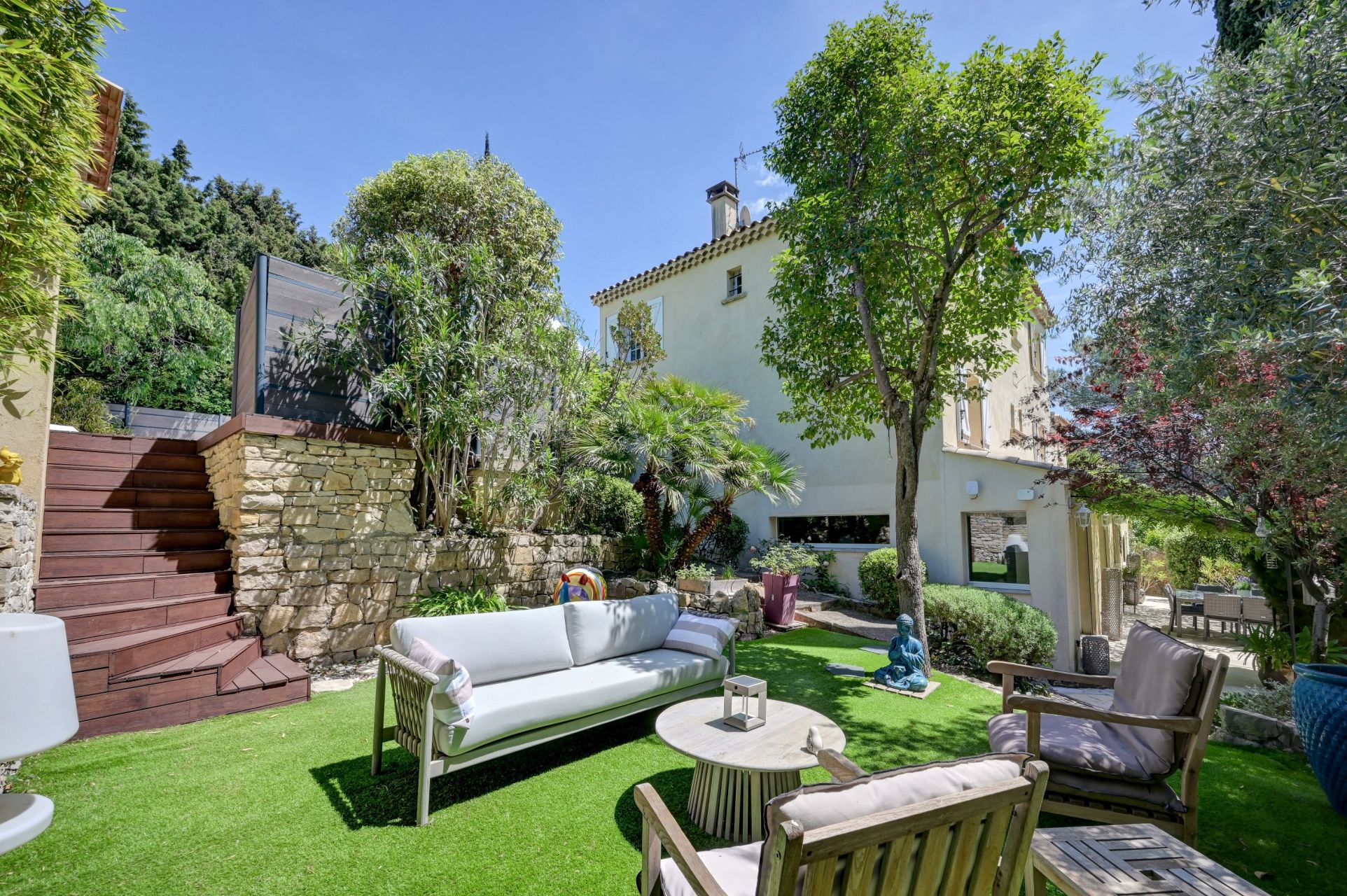 house 9 Rooms for sale on AIX EN PROVENCE (13100)