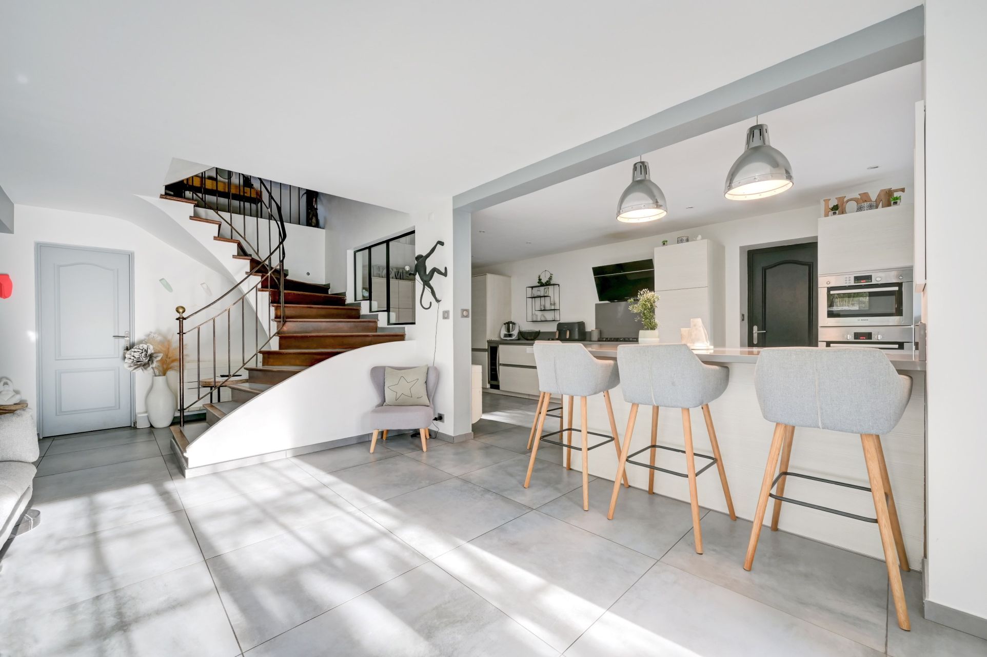 house 9 Rooms for sale on AIX EN PROVENCE (13100)