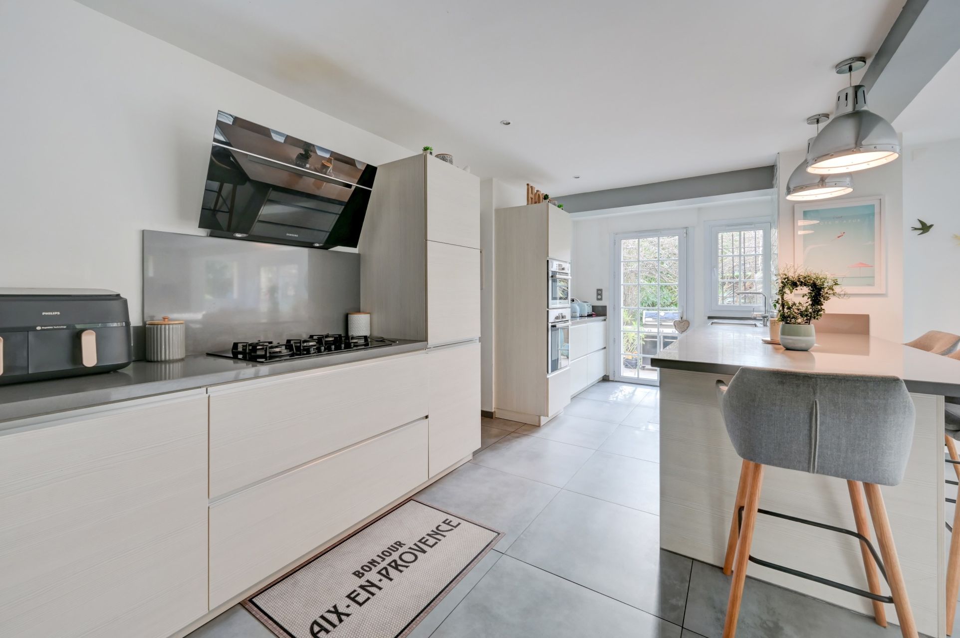 house 9 Rooms for sale on AIX EN PROVENCE (13100)