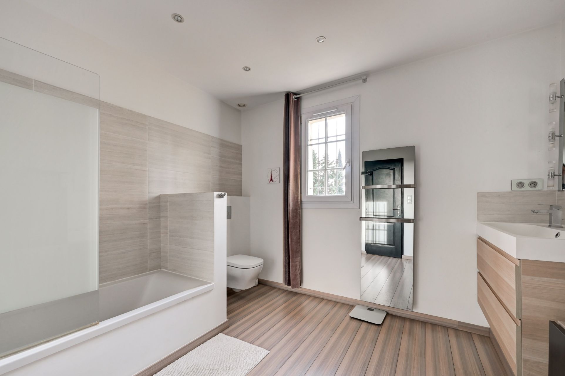 house 9 Rooms for sale on AIX EN PROVENCE (13100)