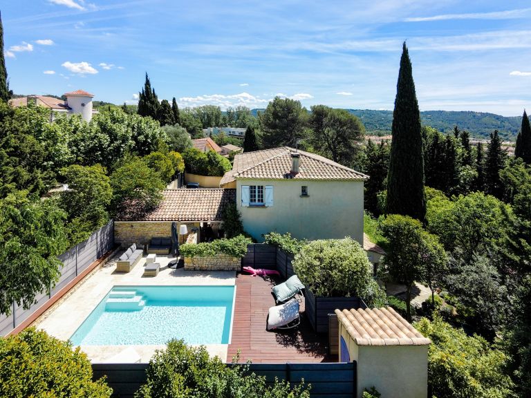 house 9 Rooms for sale on AIX EN PROVENCE (13100)