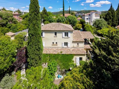 Sale House Aix-en-Provence 9&nbsp;Rooms 250&nbsp;m²