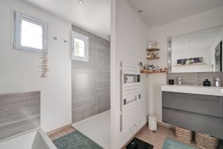house 9 Rooms for sale on AIX EN PROVENCE (13100)