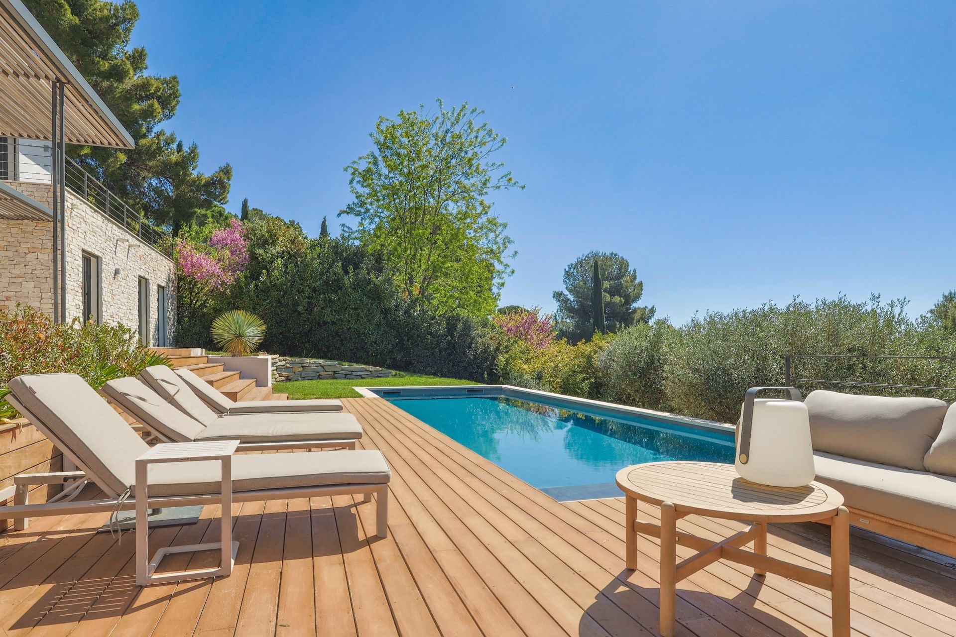 house 7 Rooms for sale on EGUILLES (13510)
