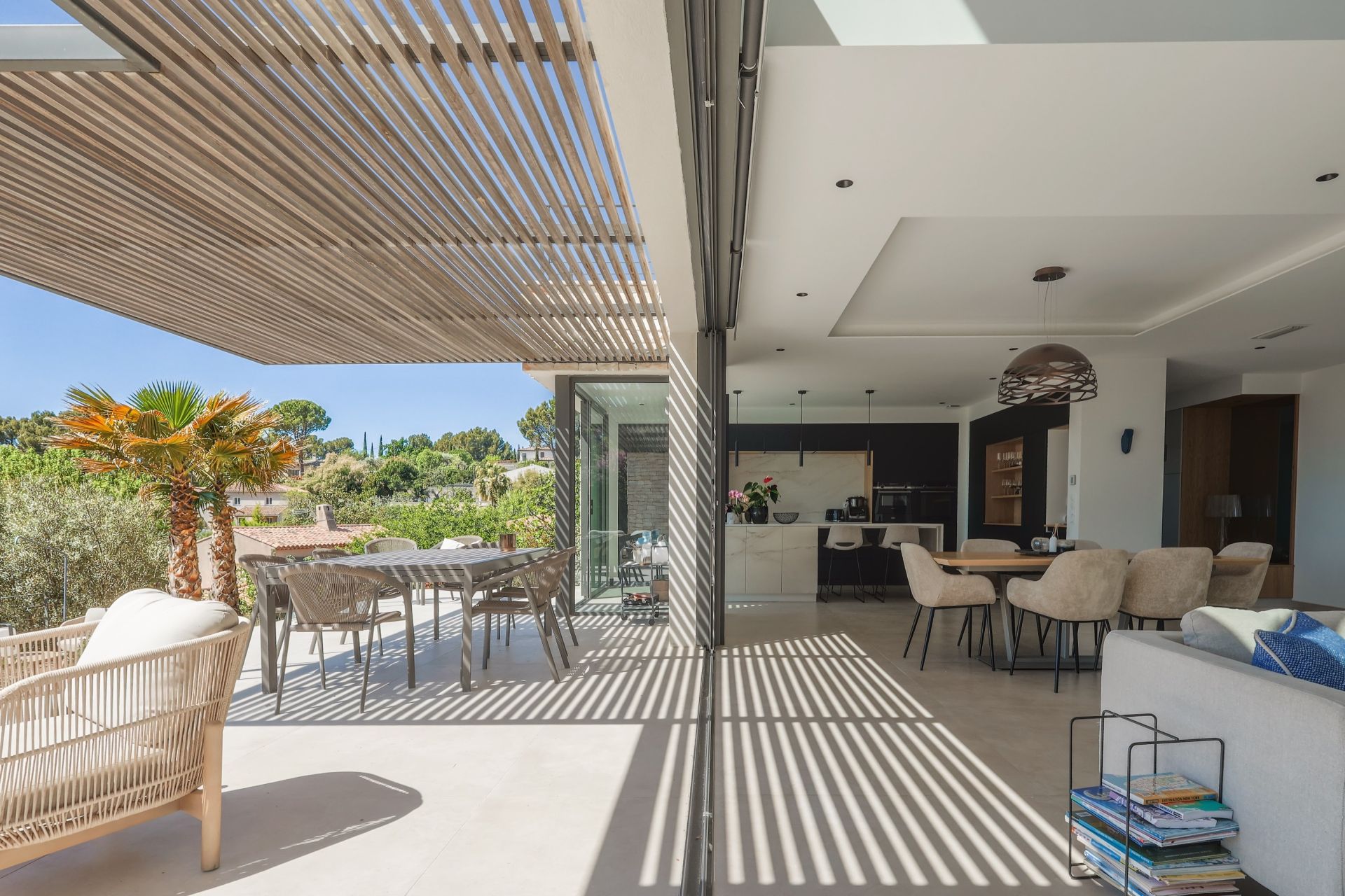 house 7 Rooms for sale on EGUILLES (13510)