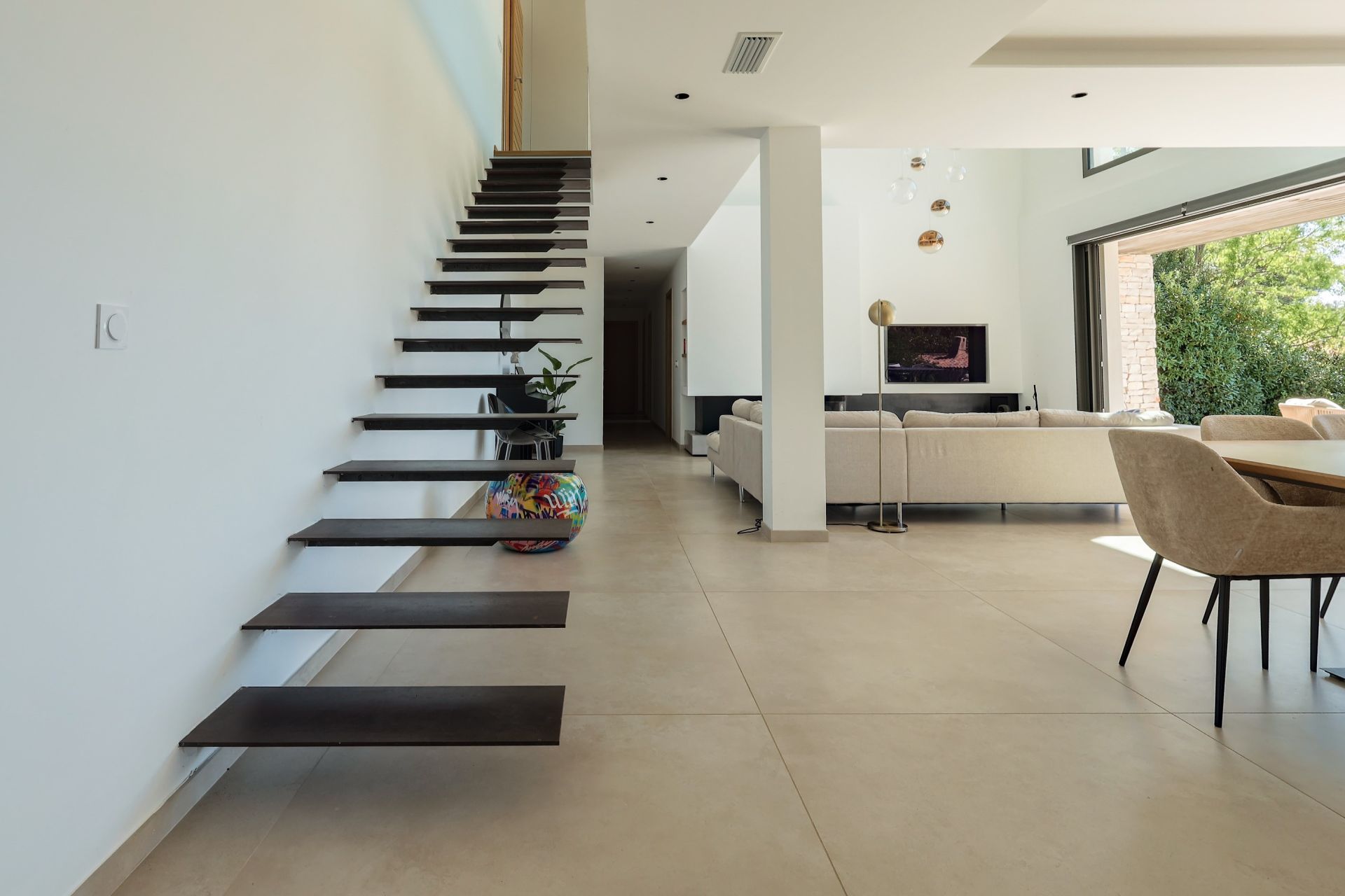 house 7 Rooms for sale on EGUILLES (13510)